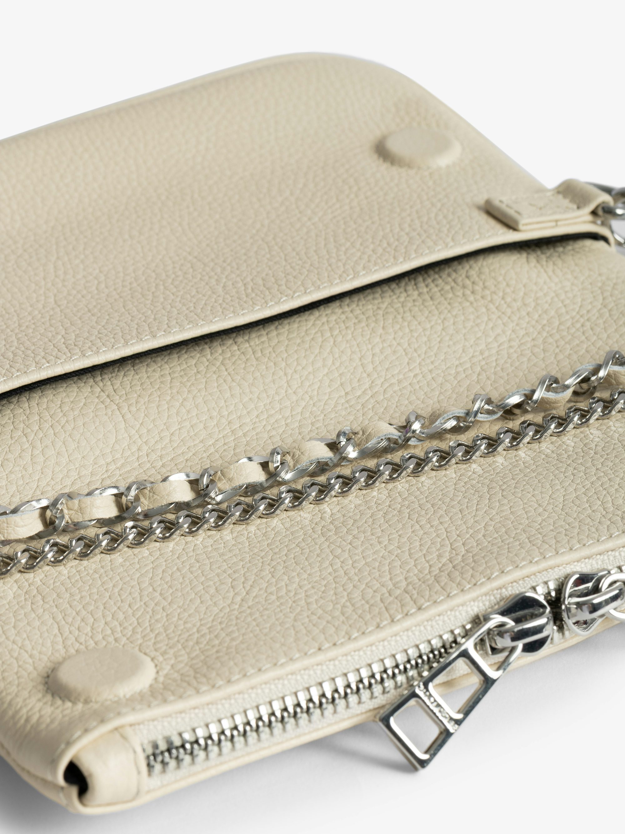 Rock Nano Clutch - Clutch in grained leather with double leather and metal chains and wings adorned with rhinestones.